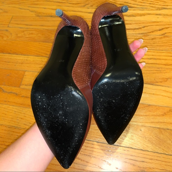 Kenneth Cole New York Wam Caged Pump - Picture 6 of 7